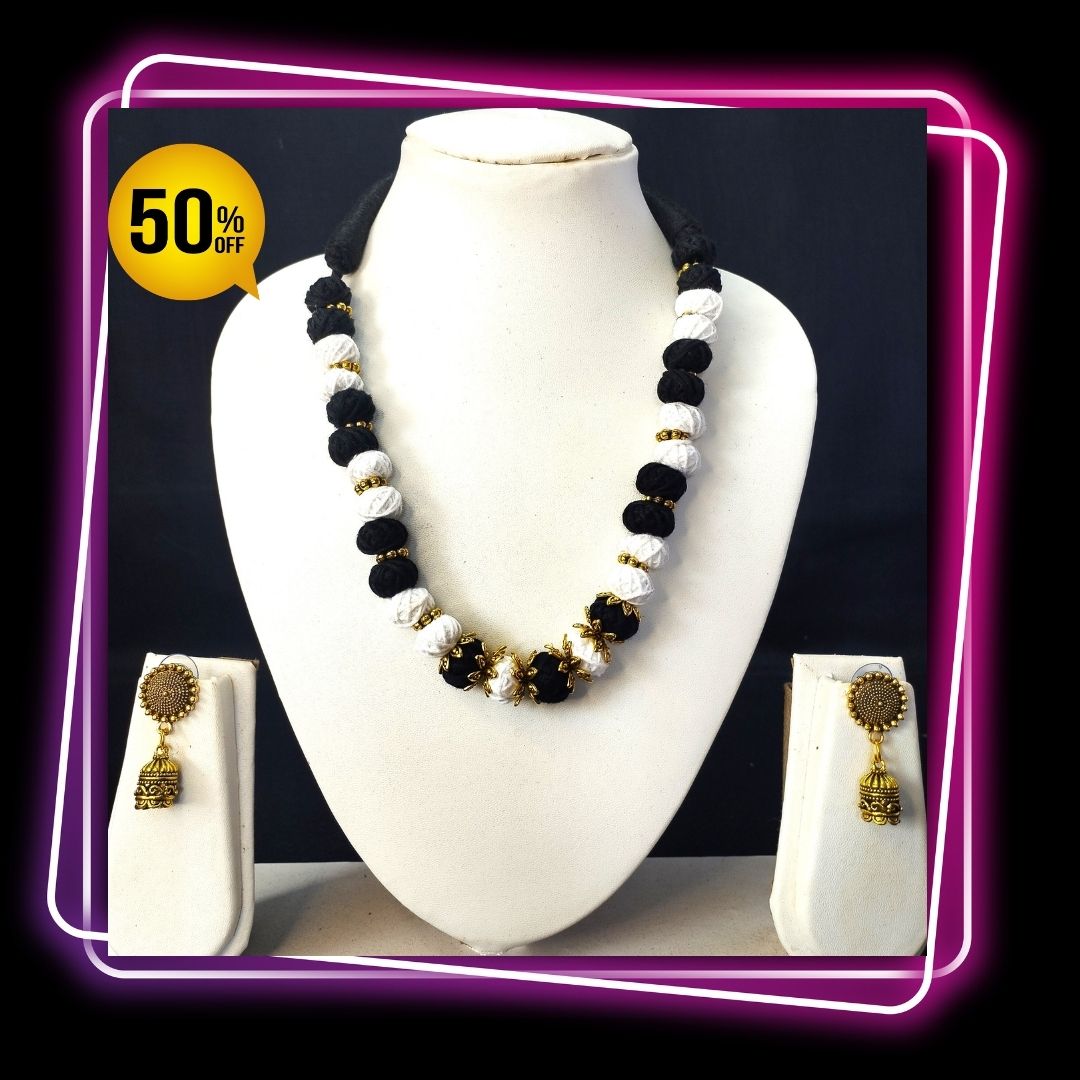 Black and white Necklace set