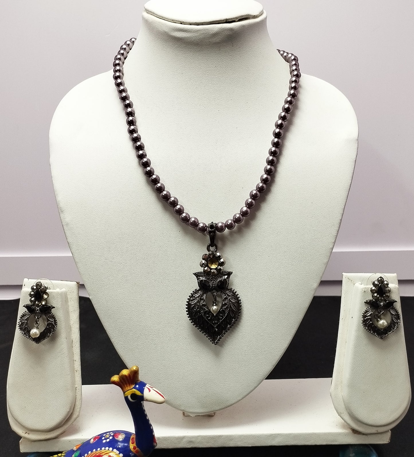 Grey pearl necklace