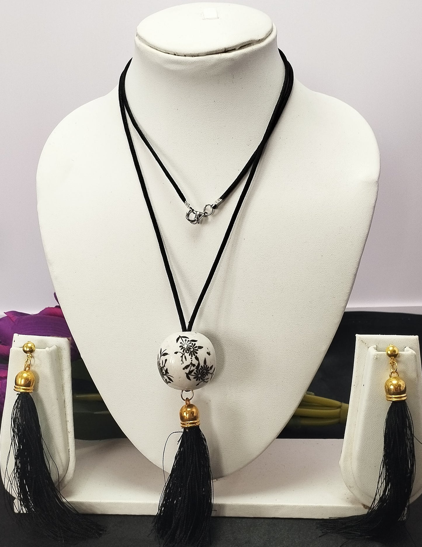 Black thread Long chain