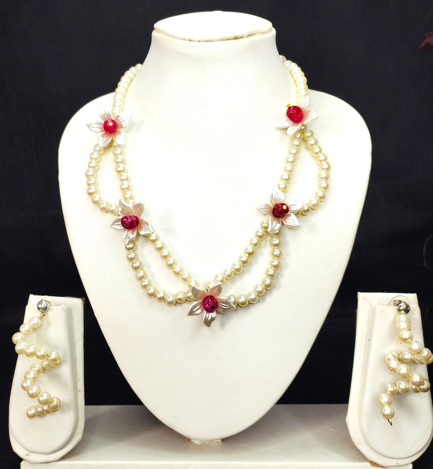 Two layer off-white pearl necklace