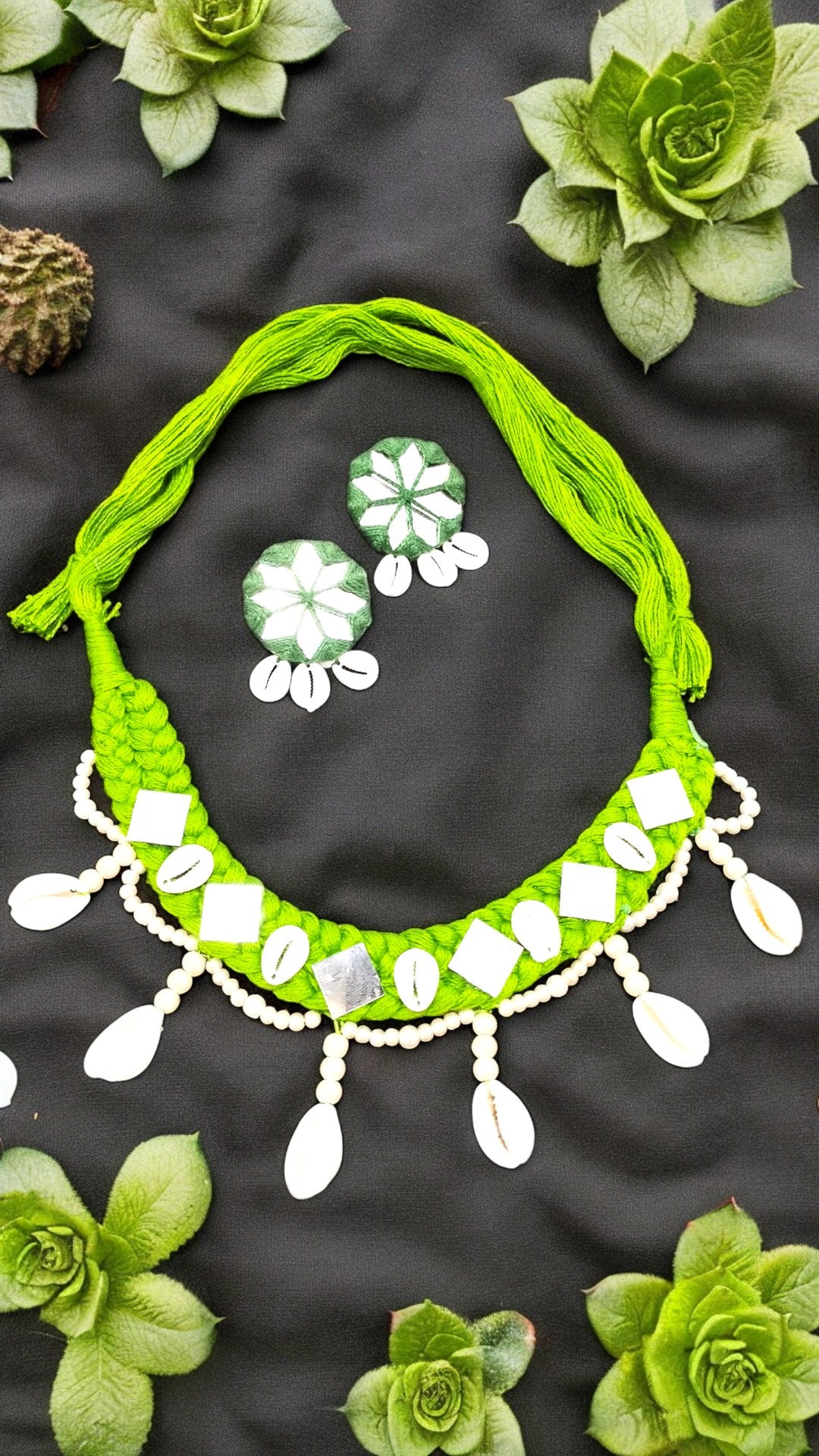 Green Mirror kaudi Choker set