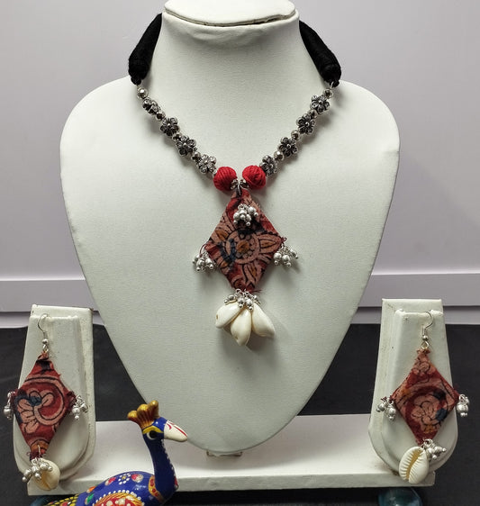 Maroon fabric jewellery