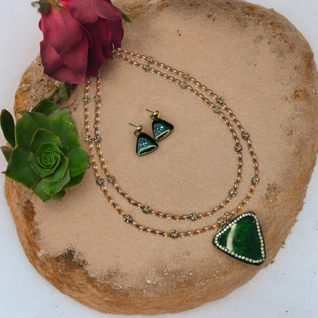 Pearl necklace  set with resin pendent
