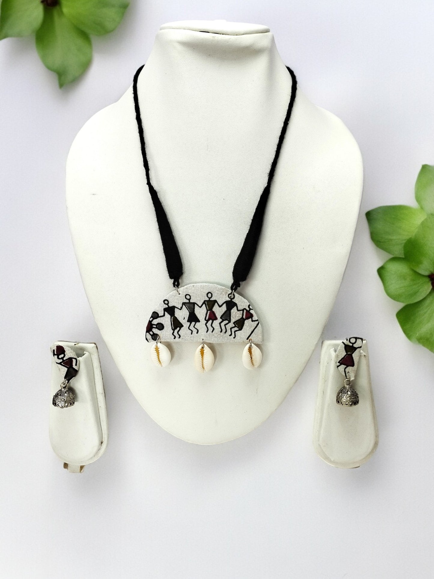 Black and white fabric necklace  set