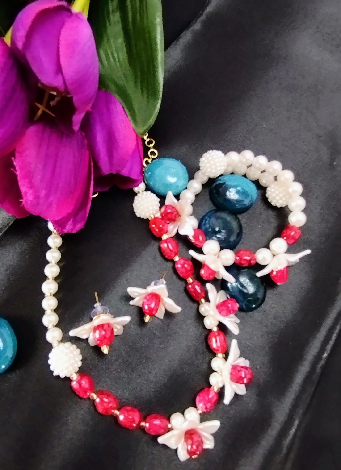 Jasmine design off-white  pearl necklace